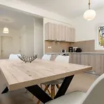 Twin Suns Luxury Villa *