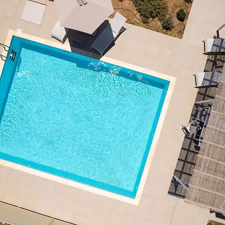 Twin Suns Luxury Willa